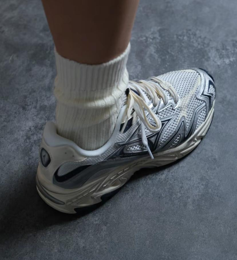 Preorder 預訂 Mizuno Adventure V2 Dirty Silver Cream D1GH250304