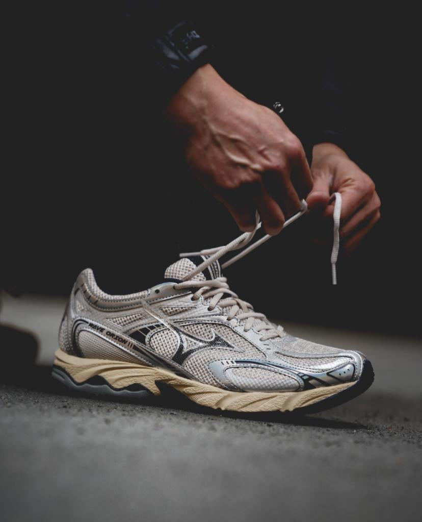 Preorder 預訂 Mizuno Wave Orion Silver Cream D1GH232110
