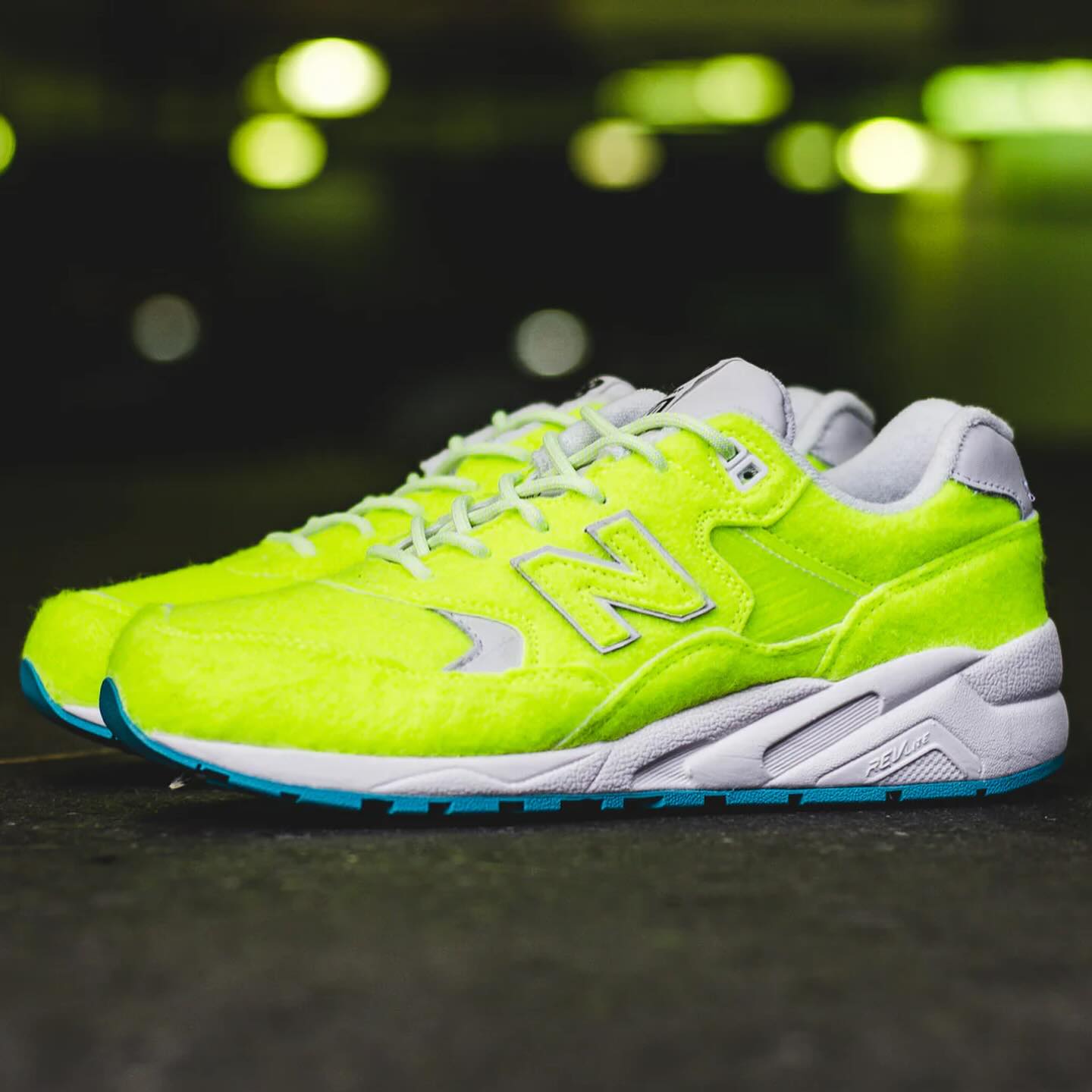 Mita Sneakers x New Balance MRT580MI "The Battle of Surfaces" 580MI