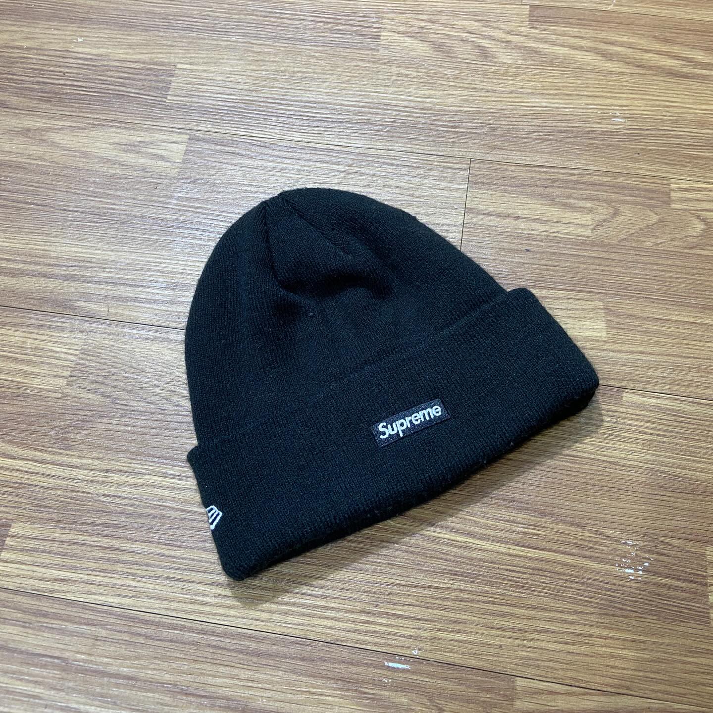 Supreme S Logo Beanie Black w/ Pink Logo