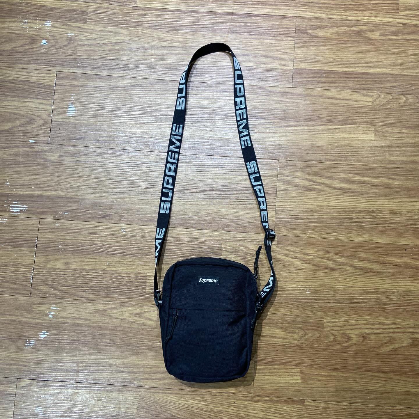 Supreme SS18 Shoulder Bag Black (Display Item)