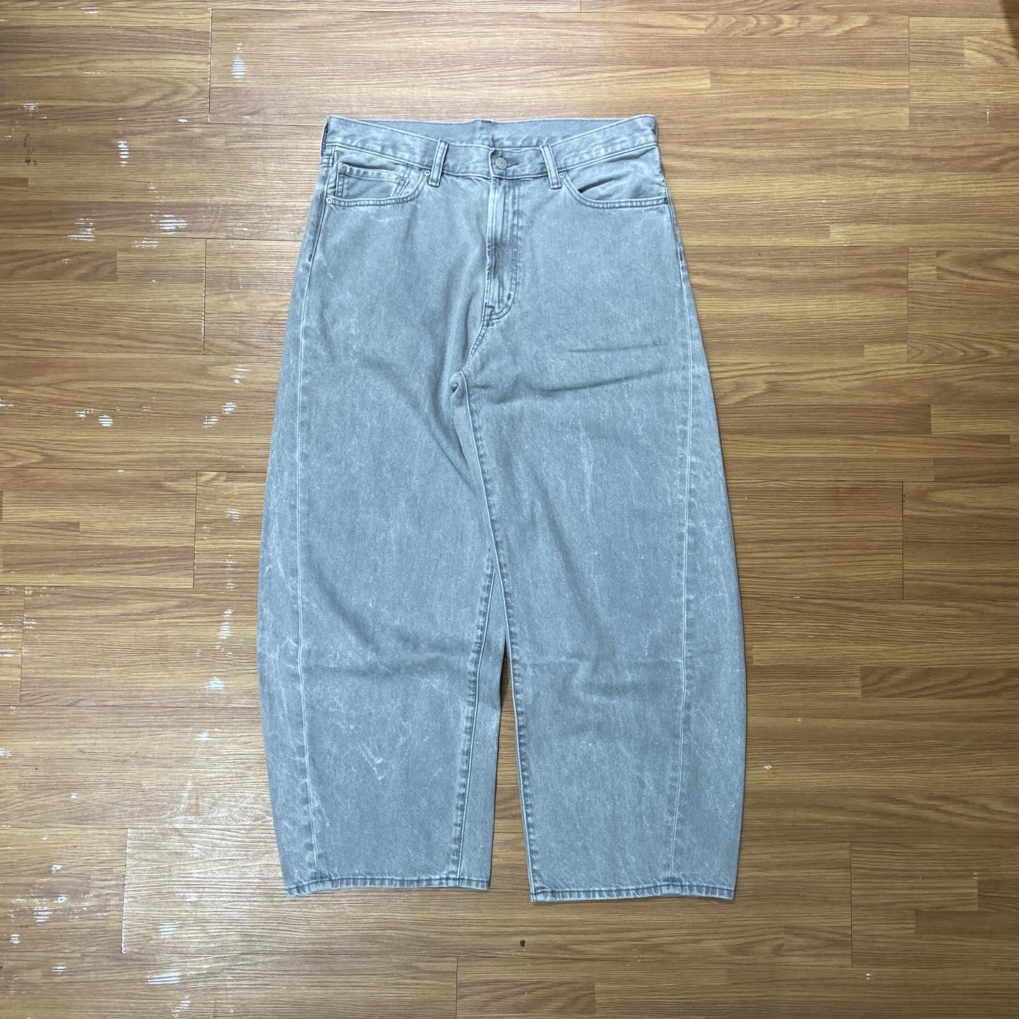 GU Barrel Leg Jeans Light Grey