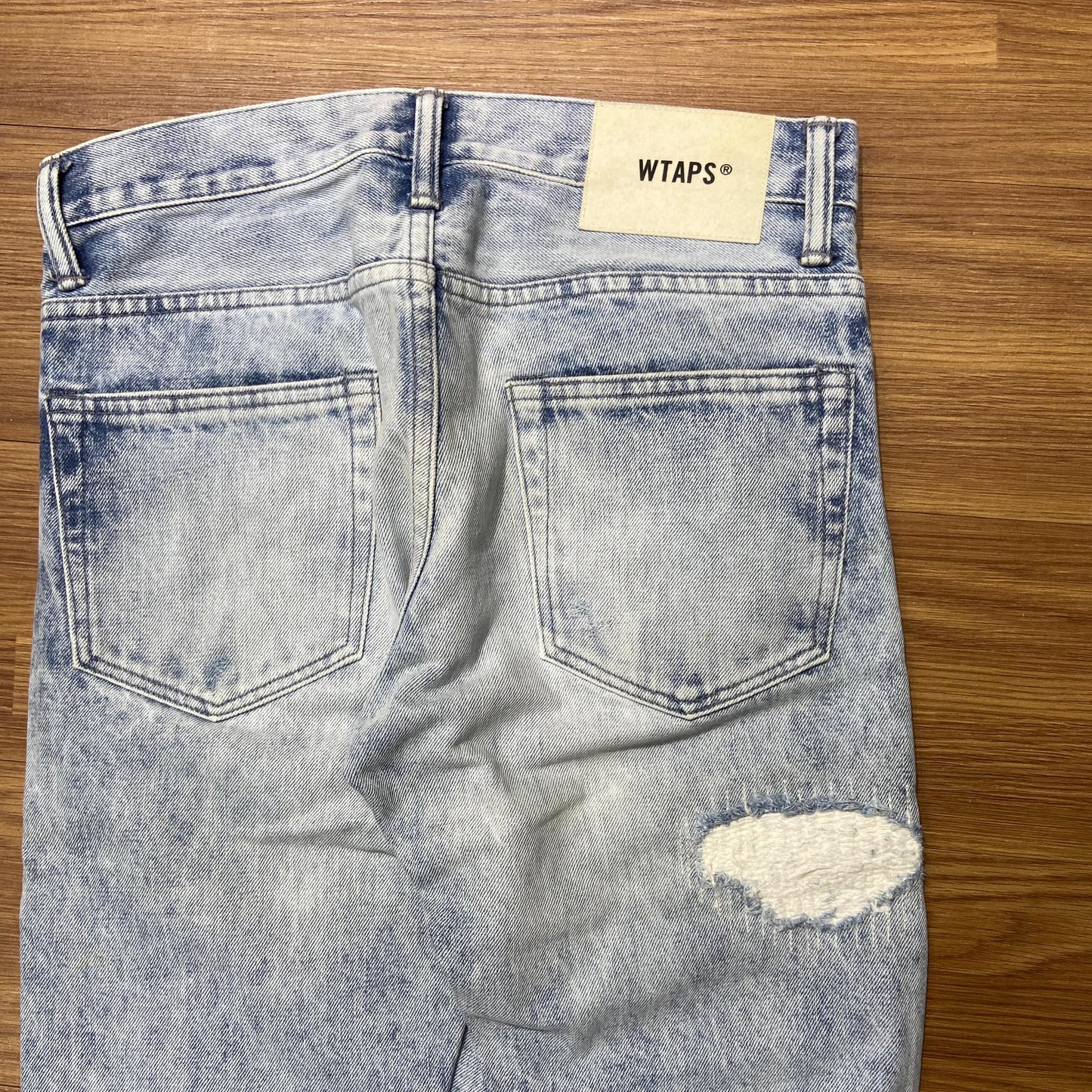 WTAPS BLUE SKINNY TRASH TROUSERS / COTTON. DENIM (Made in Japan) Bleached Blue