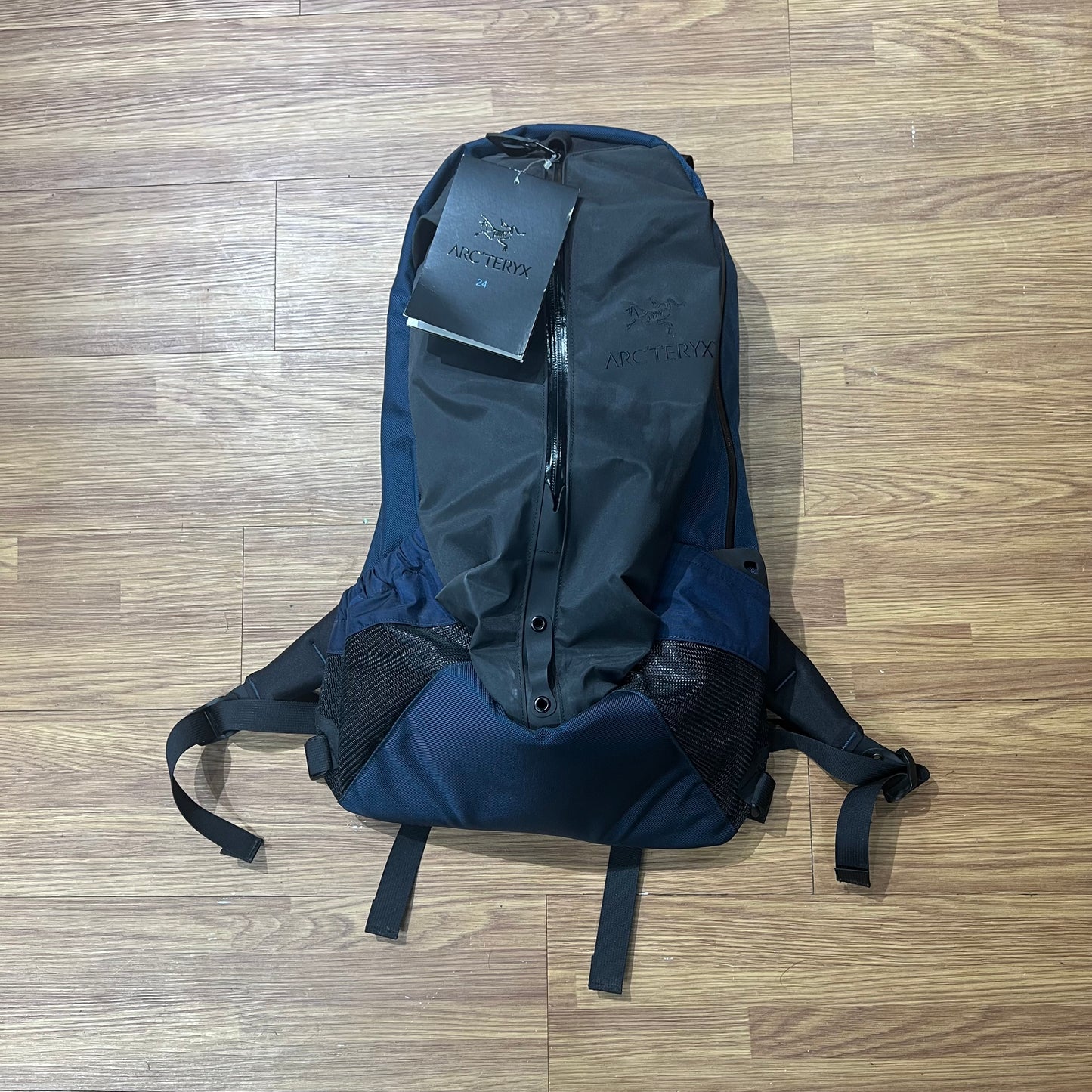 Arc'Teryx Arro 22 Backpack Black Blue L07048100 ArcTeryx 不死鳥 始祖鳥 黑藍色 22L 背包