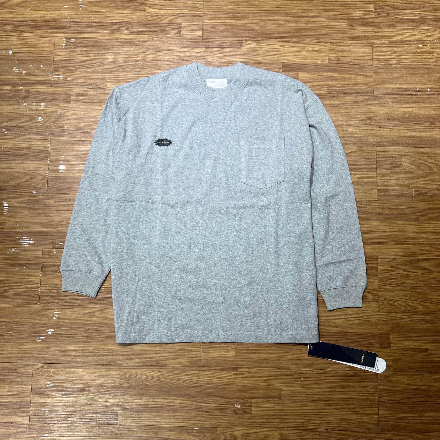 Pin Sktbs TEG Pocket LS Tee Grey 實拍