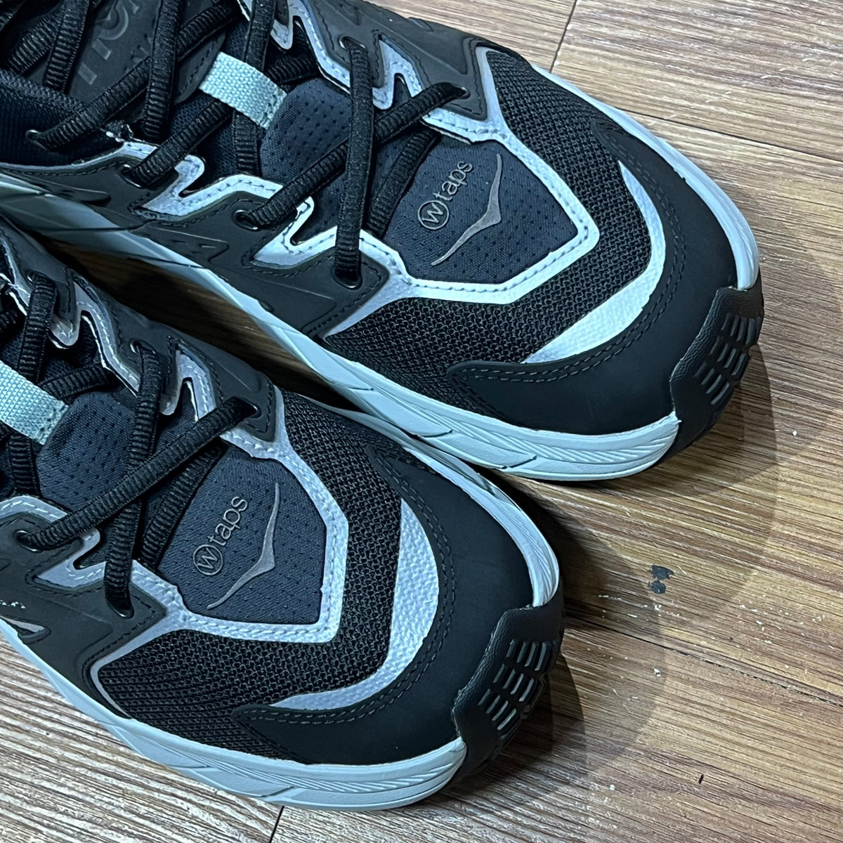 WTAPS x Hoka One One Anacapa Low GTX Jet Black 1155397-JTB