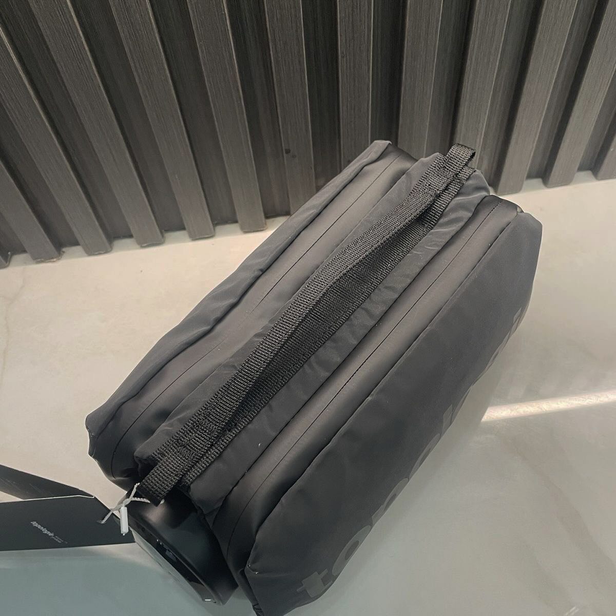 Preorder 預訂 Topologie Logo Bottle Sacoche Bag (Medium) Black 防水布料+防水拉鏈