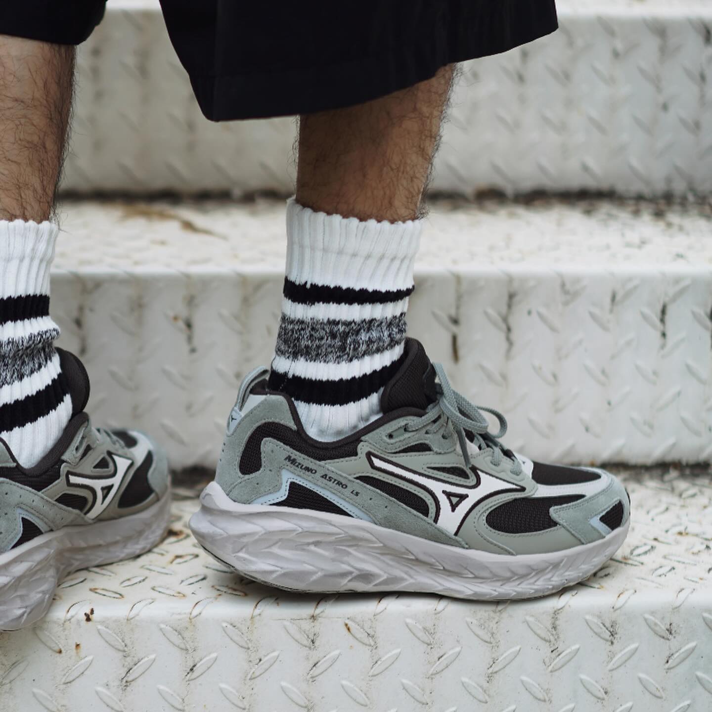 Mizuno Astro LS 2025 復古緩震跑鞋系列 鼠尾草灰