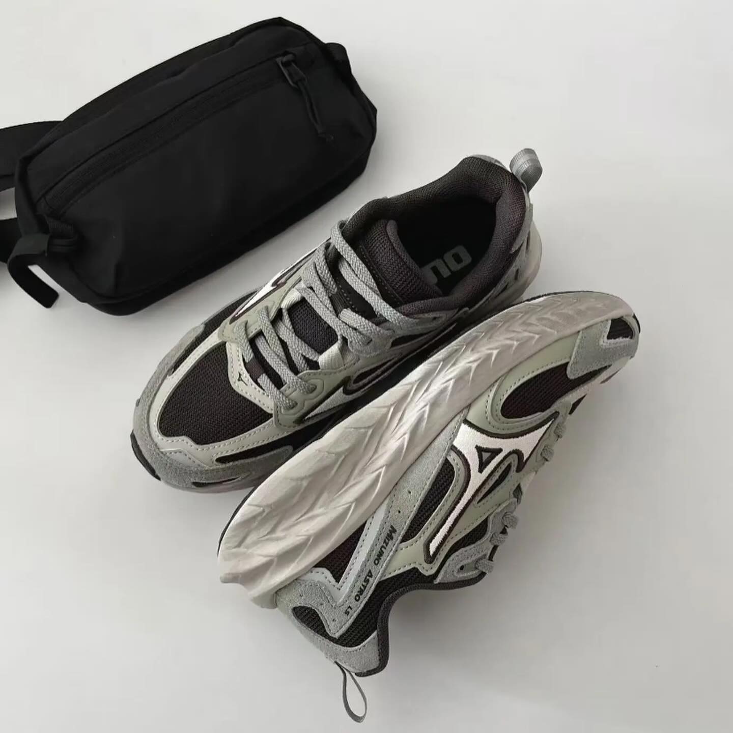 Mizuno Astro LS 2025 復古緩震跑鞋系列 鼠尾草灰