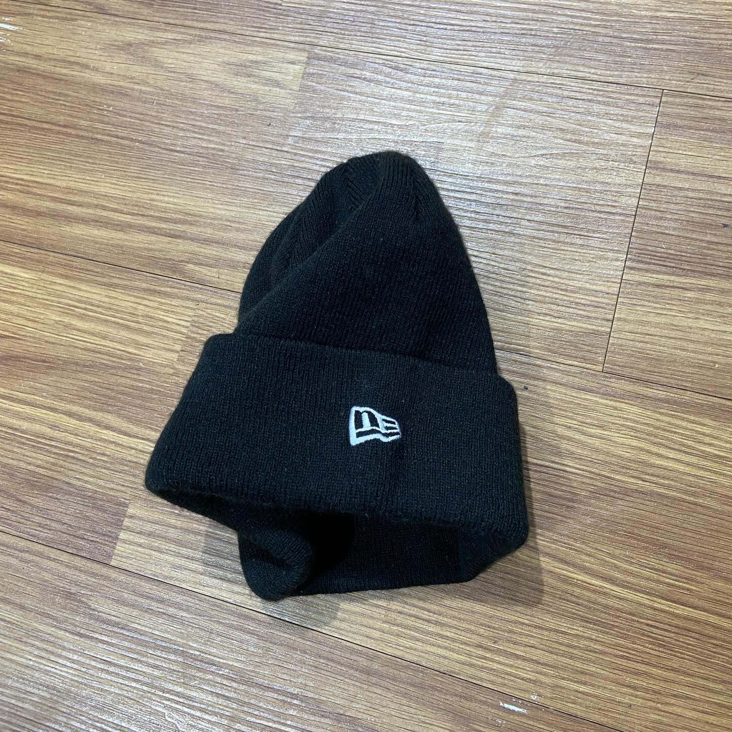 Supreme S Logo Beanie Black w/ Pink Logo
