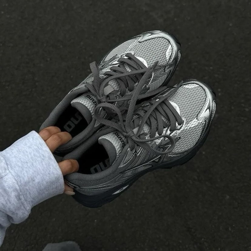 Preorder 預訂 Mizuno Racer V2 Grey Silver D1GH250613