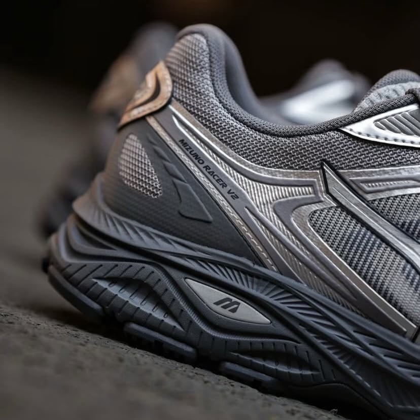 Preorder 預訂 Mizuno Racer V2 Grey Silver D1GH250613