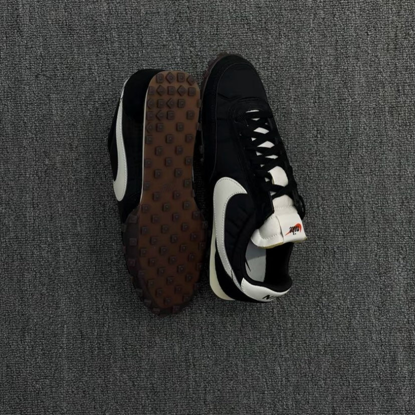 Preorder 預訂 Nike Waffle Racer Black/White IM8658-001