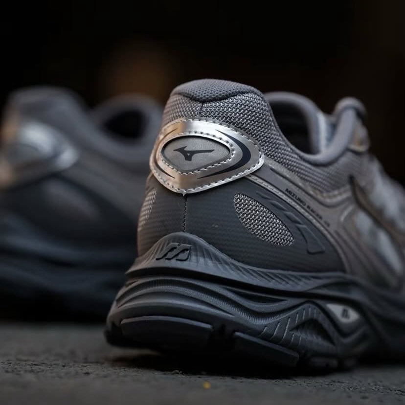 Preorder 預訂 Mizuno Racer V2 Grey Silver D1GH250613