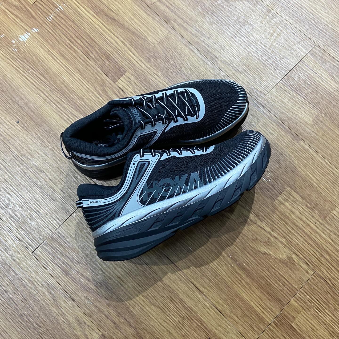 Hoka One One Bondi 7 Black/Silver 1110518-BKSTR