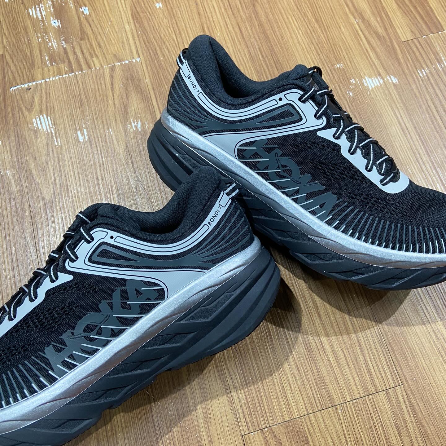 Hoka One One Bondi 7 Black/Silver 1110518-BKSTR