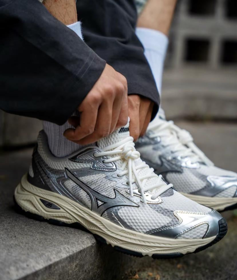 Preorder 預訂 Mizuno Racer V2 2.0 Silver White D1GH250606