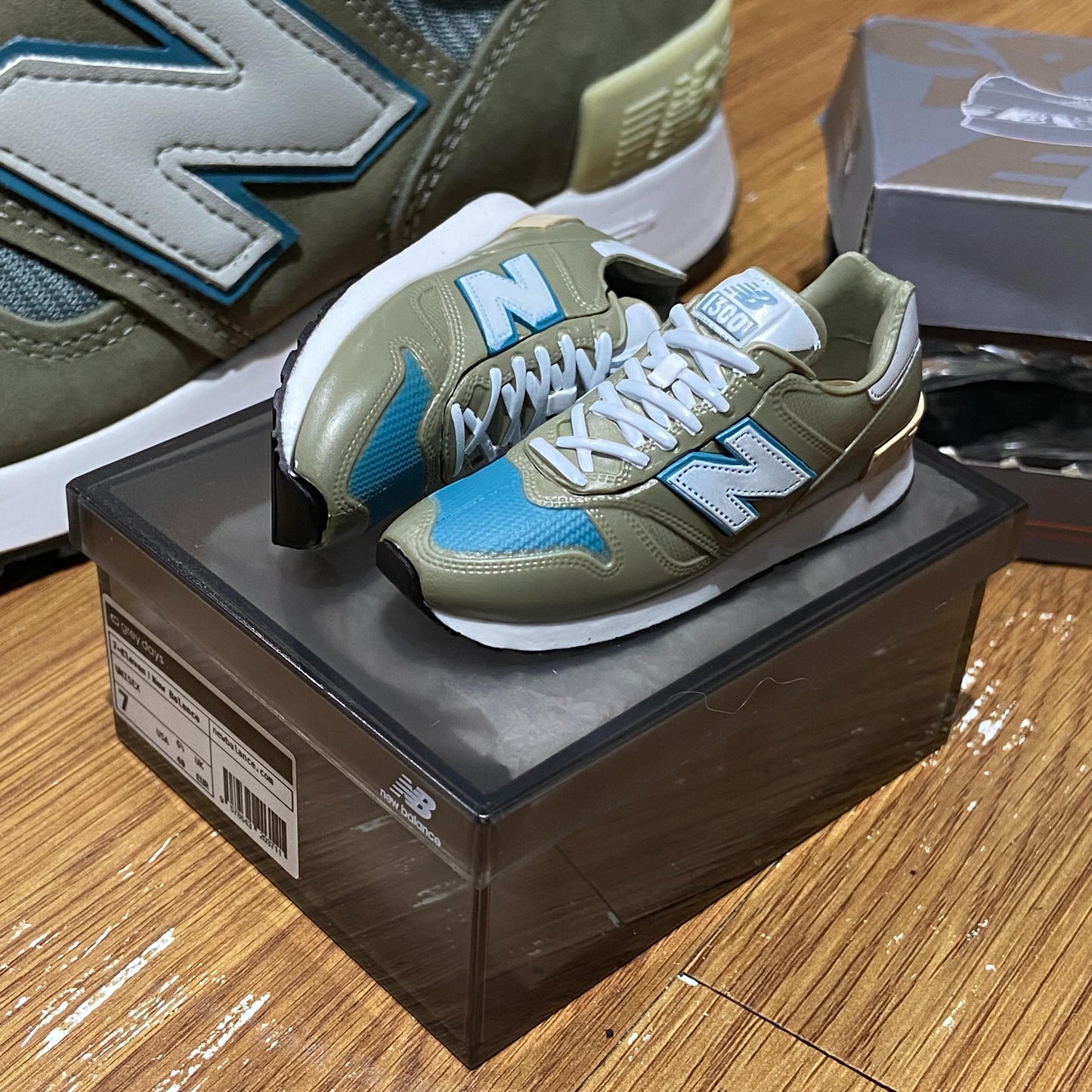 7-11 x New Balance 1300JP 隱藏版模型磁貼