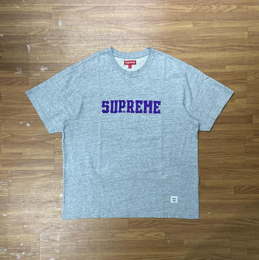 Supreme Twill Applique S/S Top Grey (Display Item)