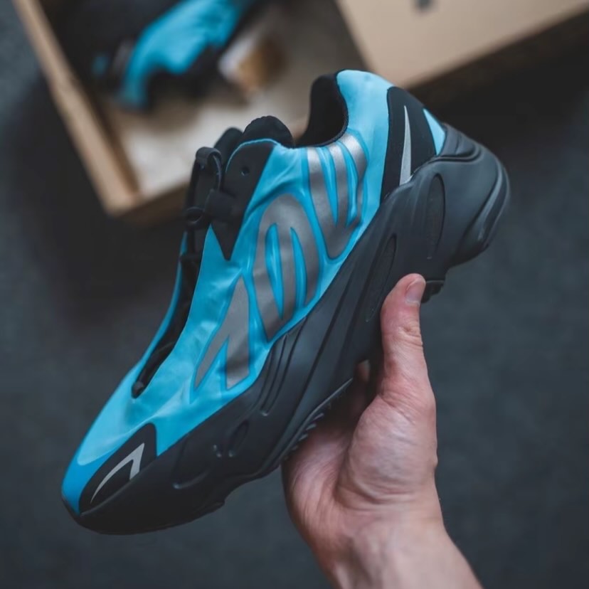 Preorder 預訂 Adidas Yeezy Boost 700 MNVN “Bright Cyan” GZ3079