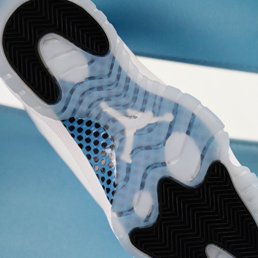 Nike Air Jordan 11 Retro OG GS “Legend Blue” 378038-104