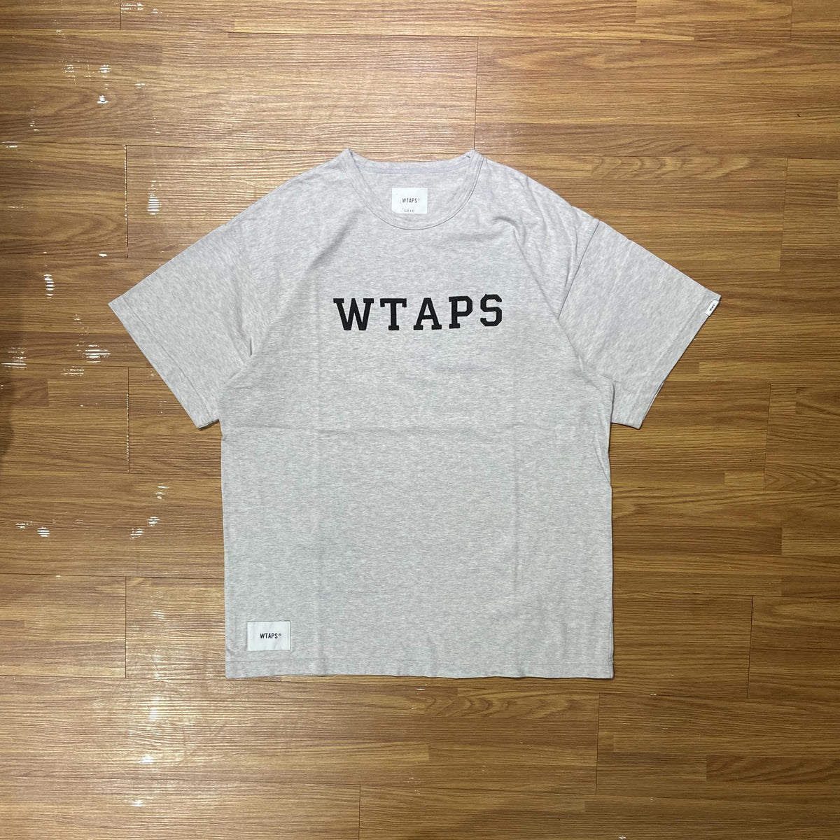 WTAPS ACADEMY SS / TEE. COTTON. COMPOSITION (Made in Japan) Grey (Display Item)