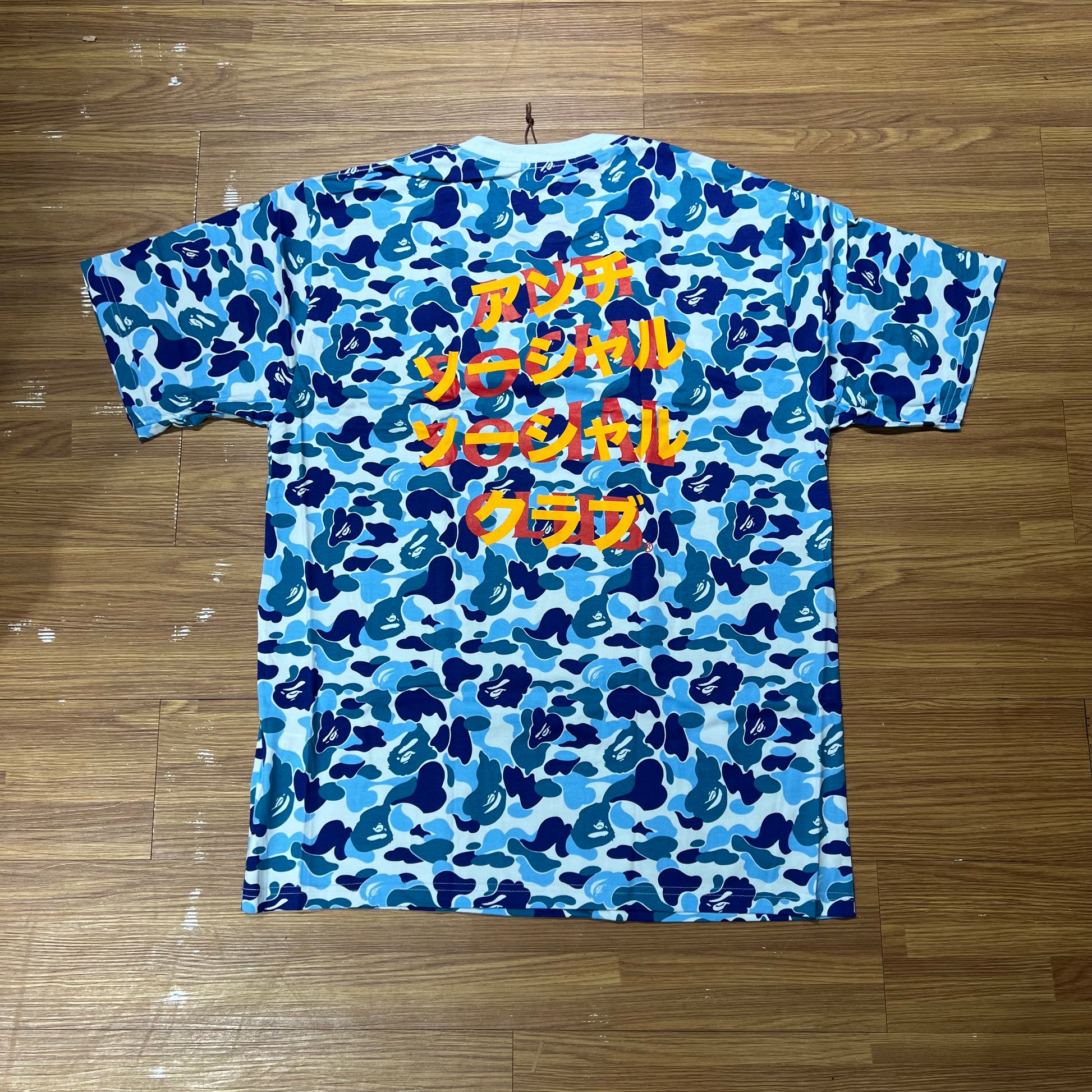 ASSC x BAPE 聯名滿版短 T 背面實拍 1G23109919 藍迷彩 ABC Camo