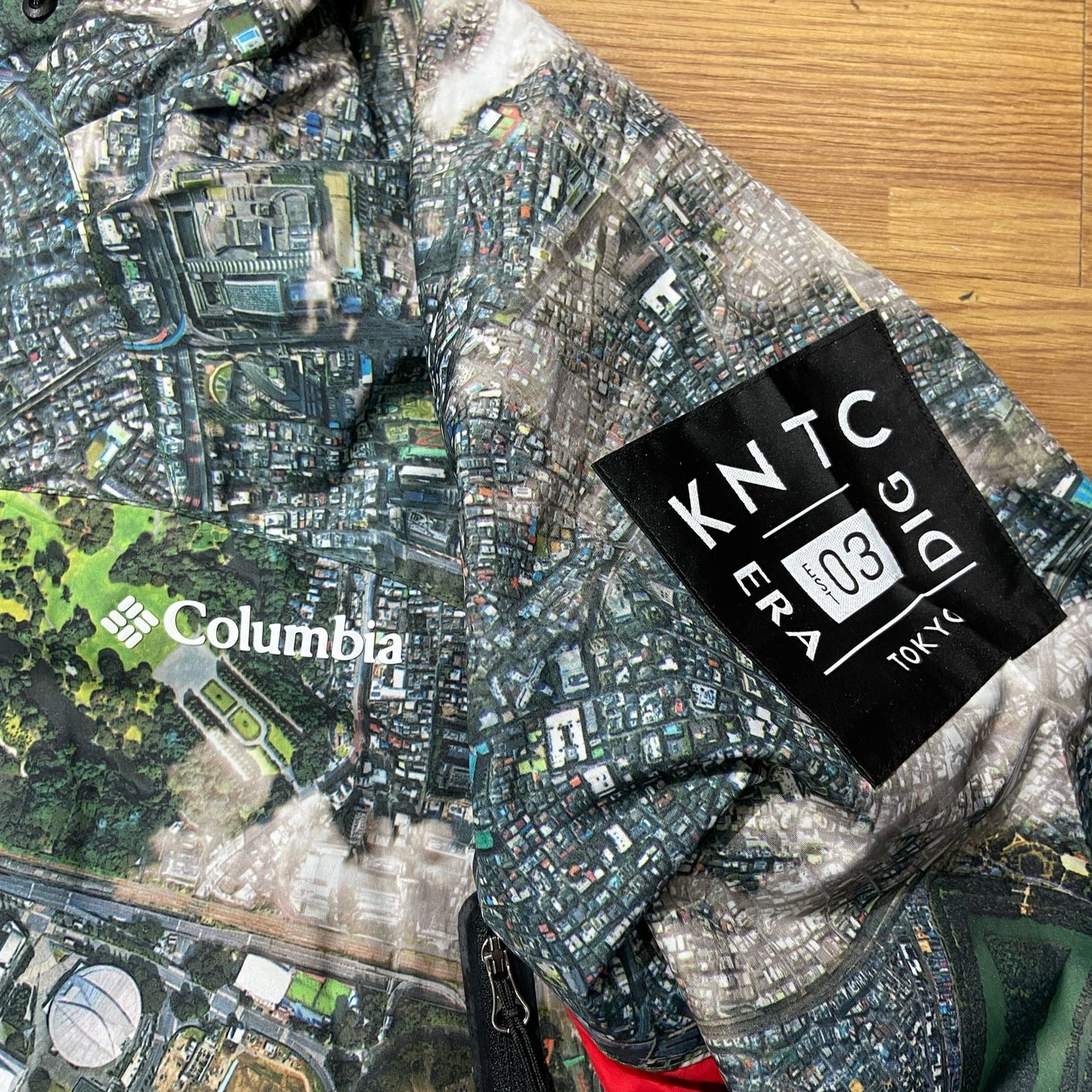 日版 Columbia x Kinetics DECRUZ SUMMIT TXT Jacket “Tokyo City Aerial view” Omni-Heat Reflective PM3735-011