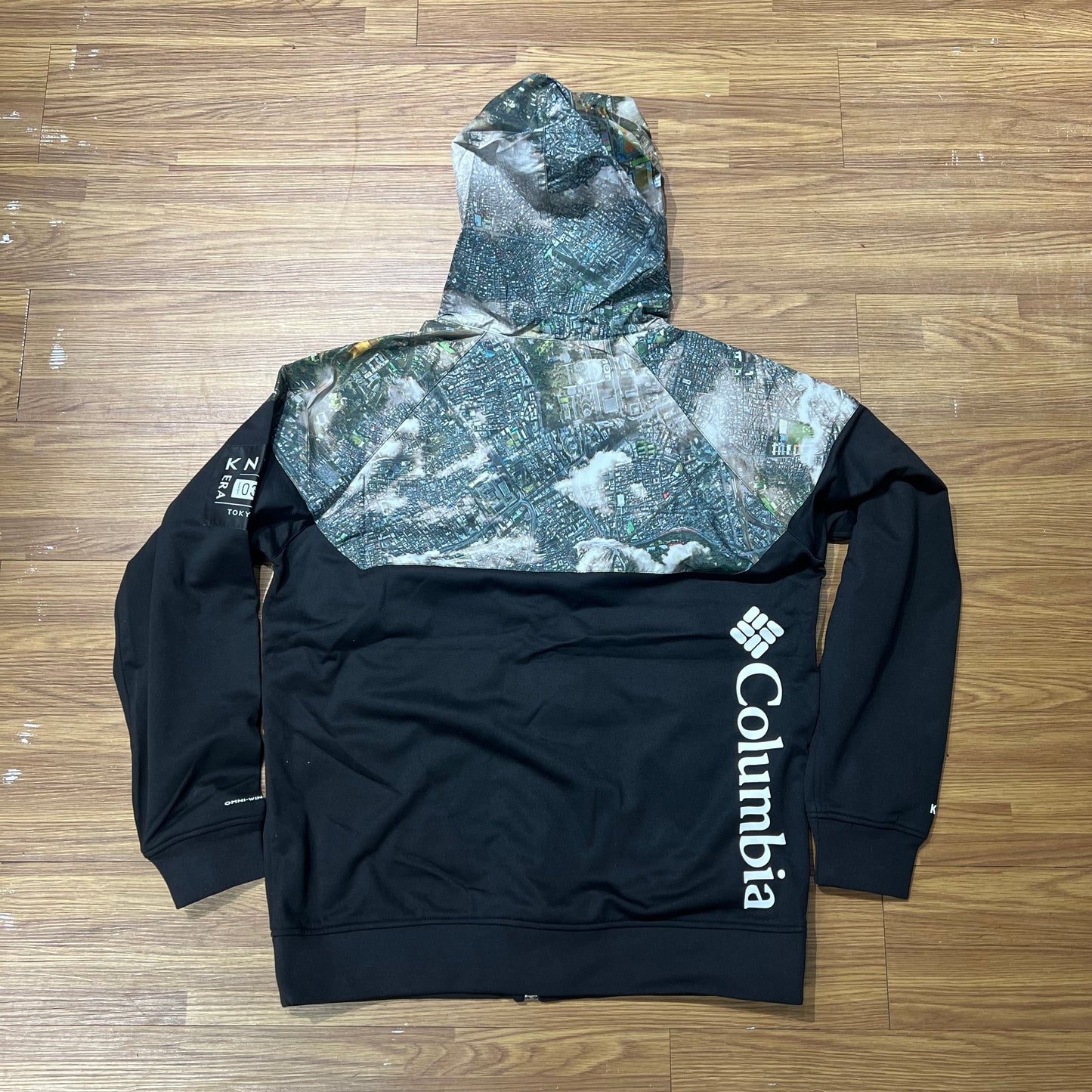 日版 Columbia x Kinetics Red Table Pines Txt Hoodie “Tokyo City Aerial view” PM1531-011