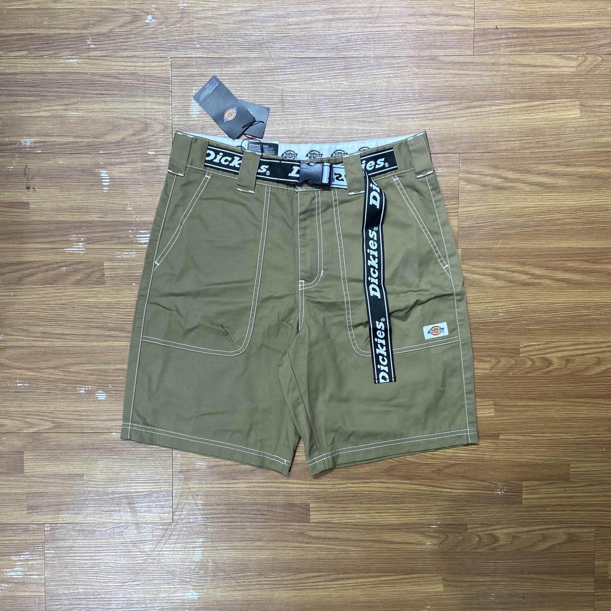 Dickies Contrast Stitches Twill Shorts Khaki DK006826CN2 實拍