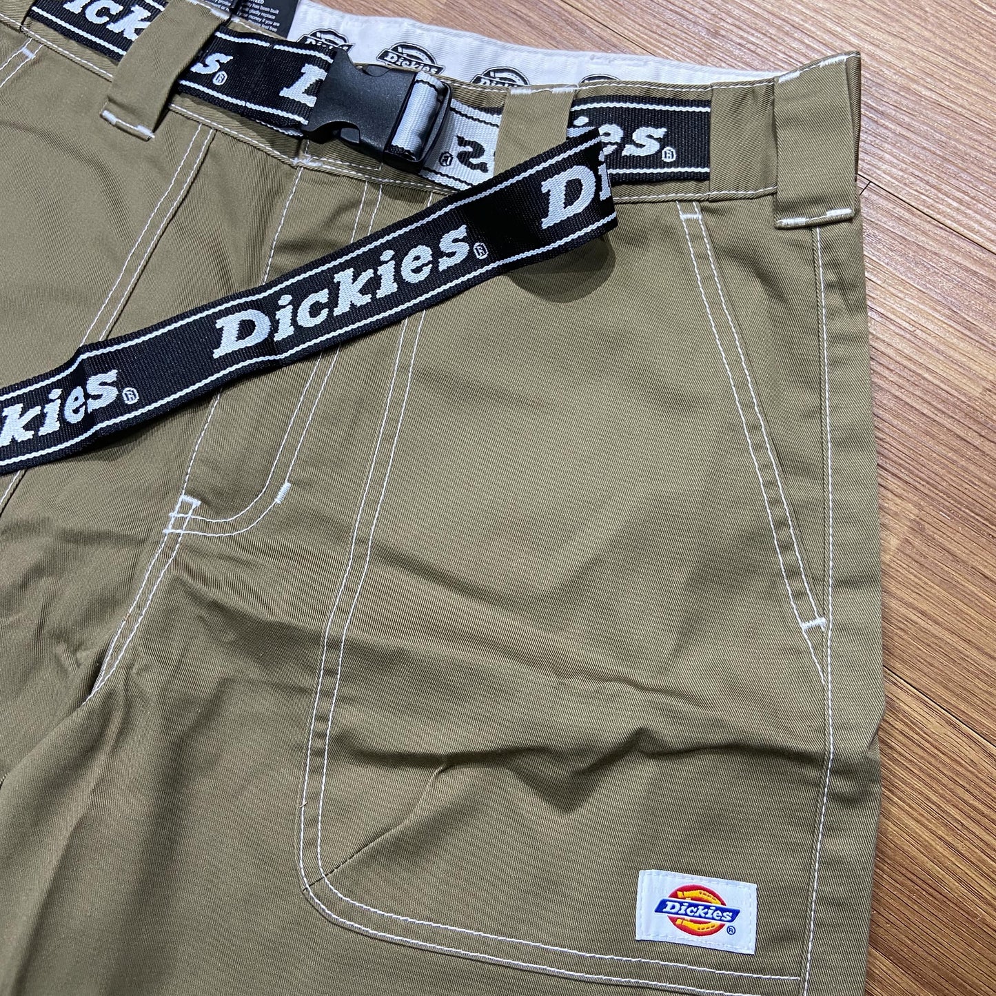 Dickies Contrast Stitches Twill Shorts Khaki DK006826CN2 實拍