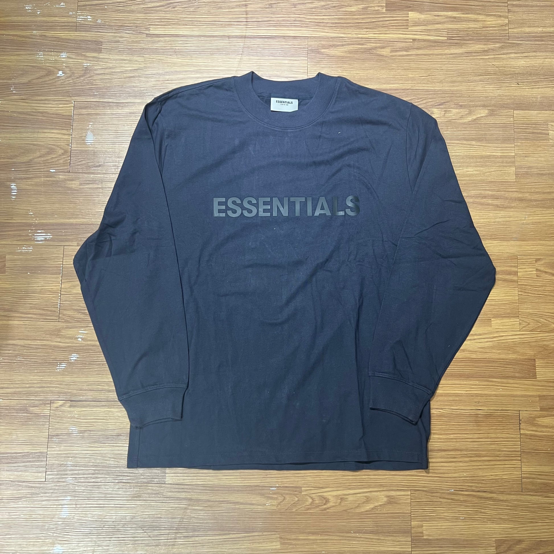 FOG Essentials Navy 海軍藍前置立體標長袖 T 正面實拍