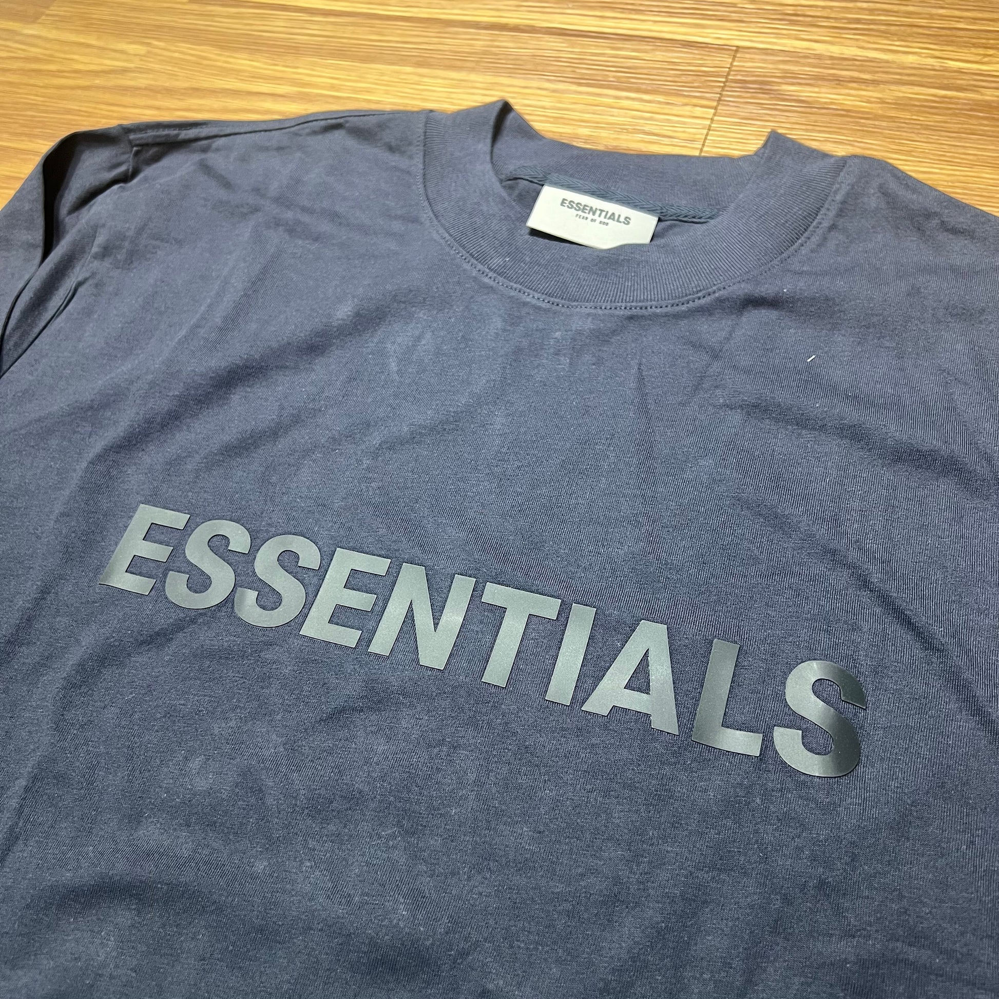 FOG Essentials Navy 海軍藍前置立體標長袖 T 正面實拍