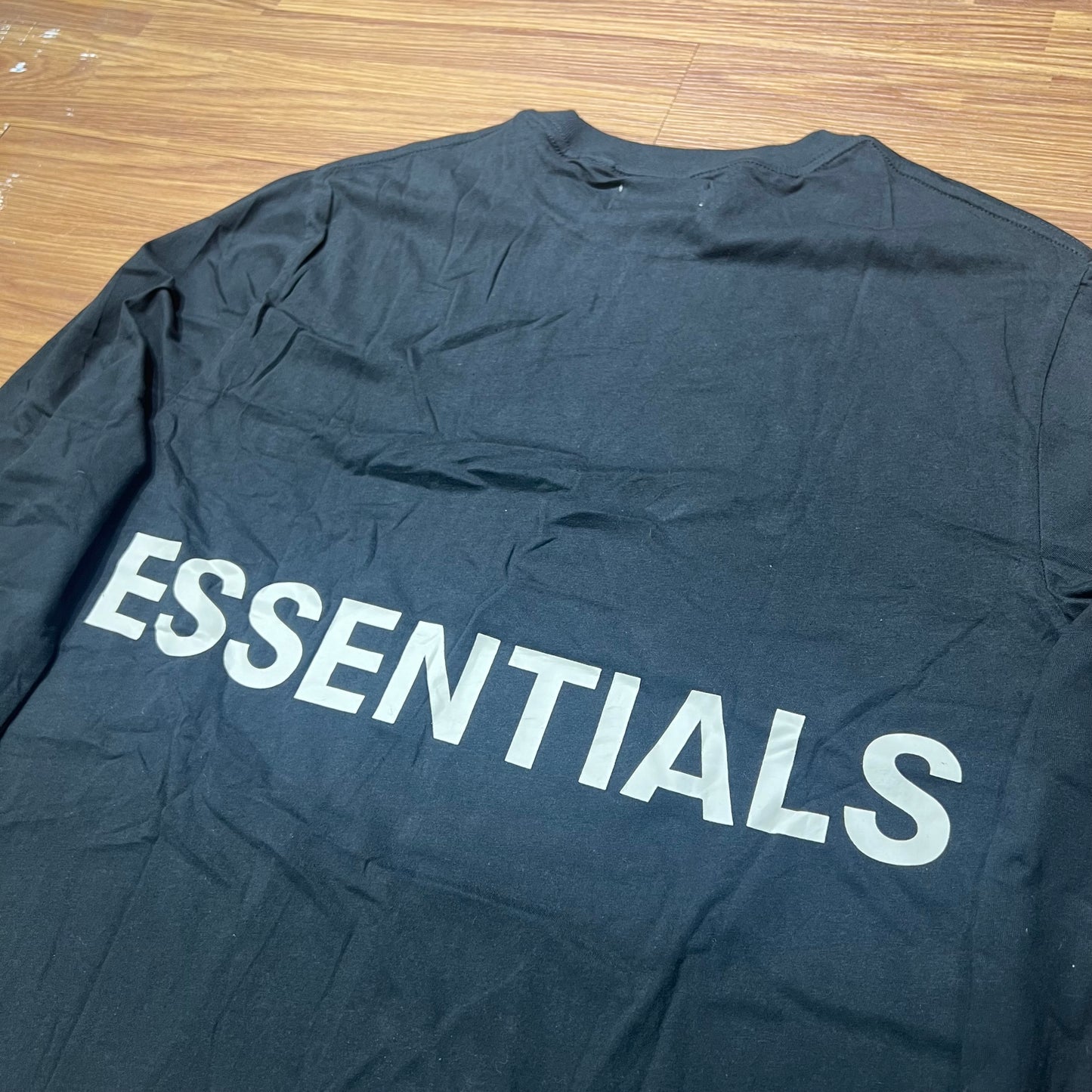 Essentials Logo 效果實拍