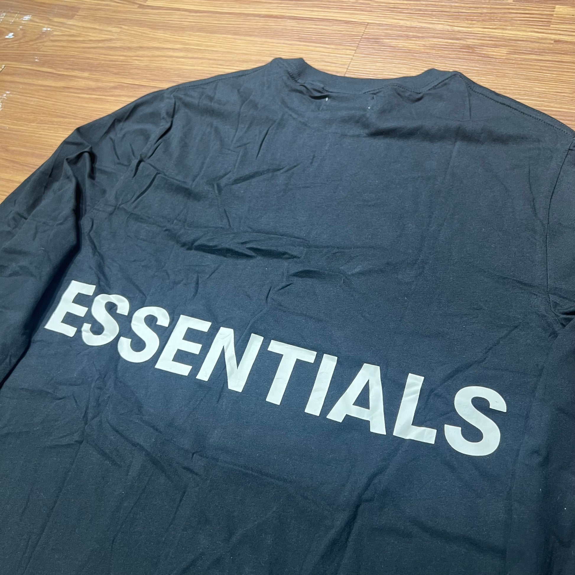 Essentials Logo 效果實拍