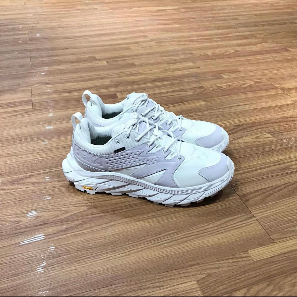 Hoka One One Anacapa Low GTX Goretex White / Nimbus Cloud 1136670-WNCL 實拍