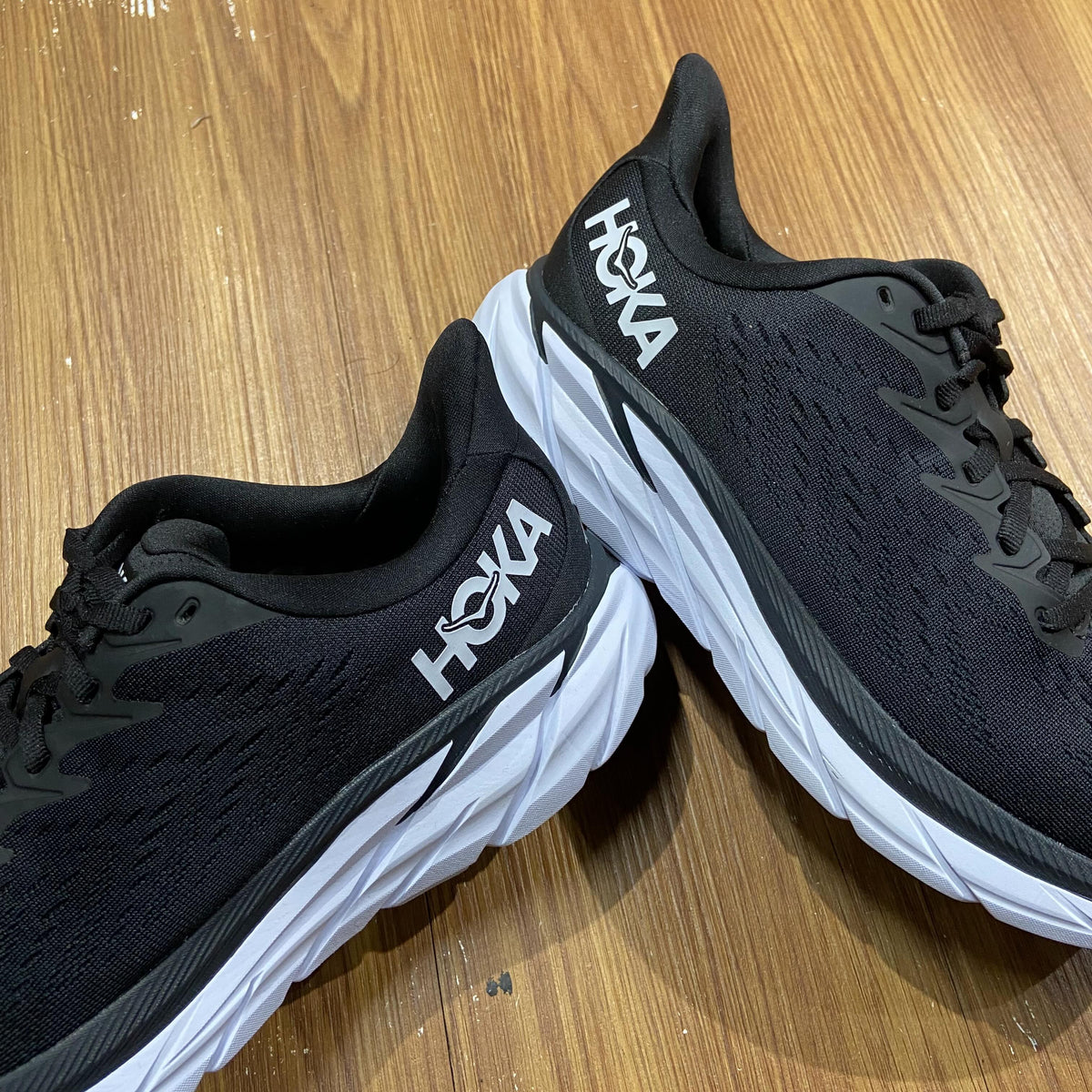 Hoka One One Clifton 8 Black/White 1119393-BWHT