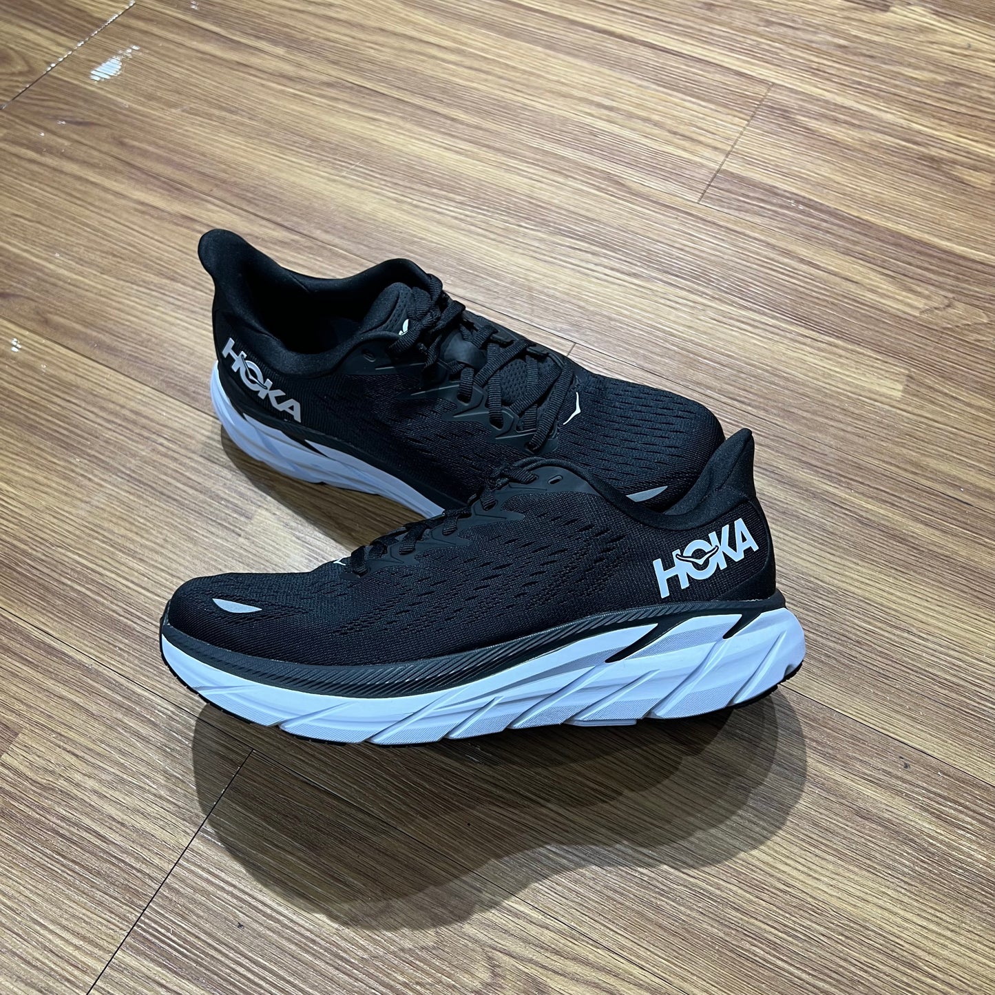 Hoka One One Clifton 8 MEN Black / White 1119393-BWHT 實拍
