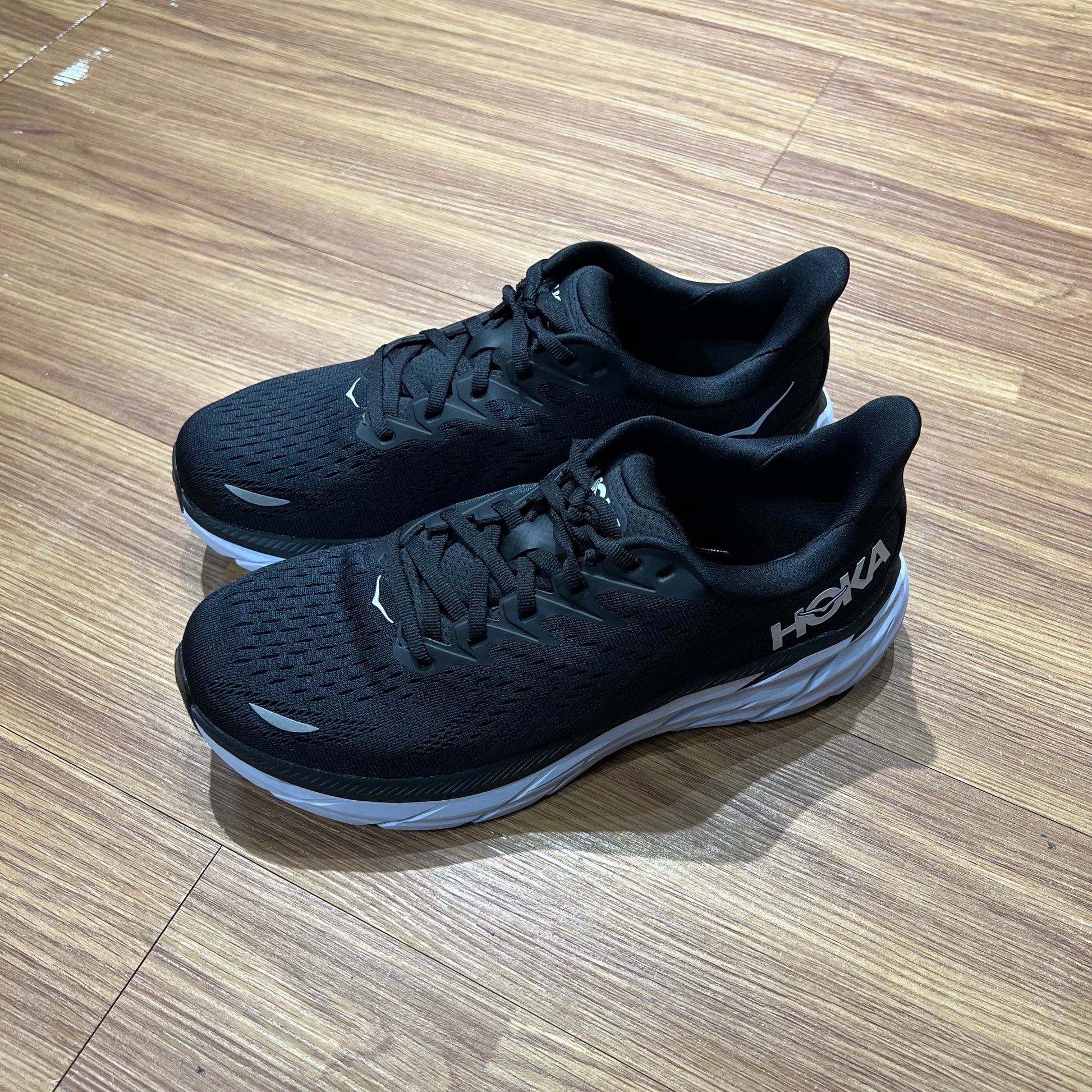 Hoka One One Clifton 8 MEN Black / White 1119393-BWHT 實拍