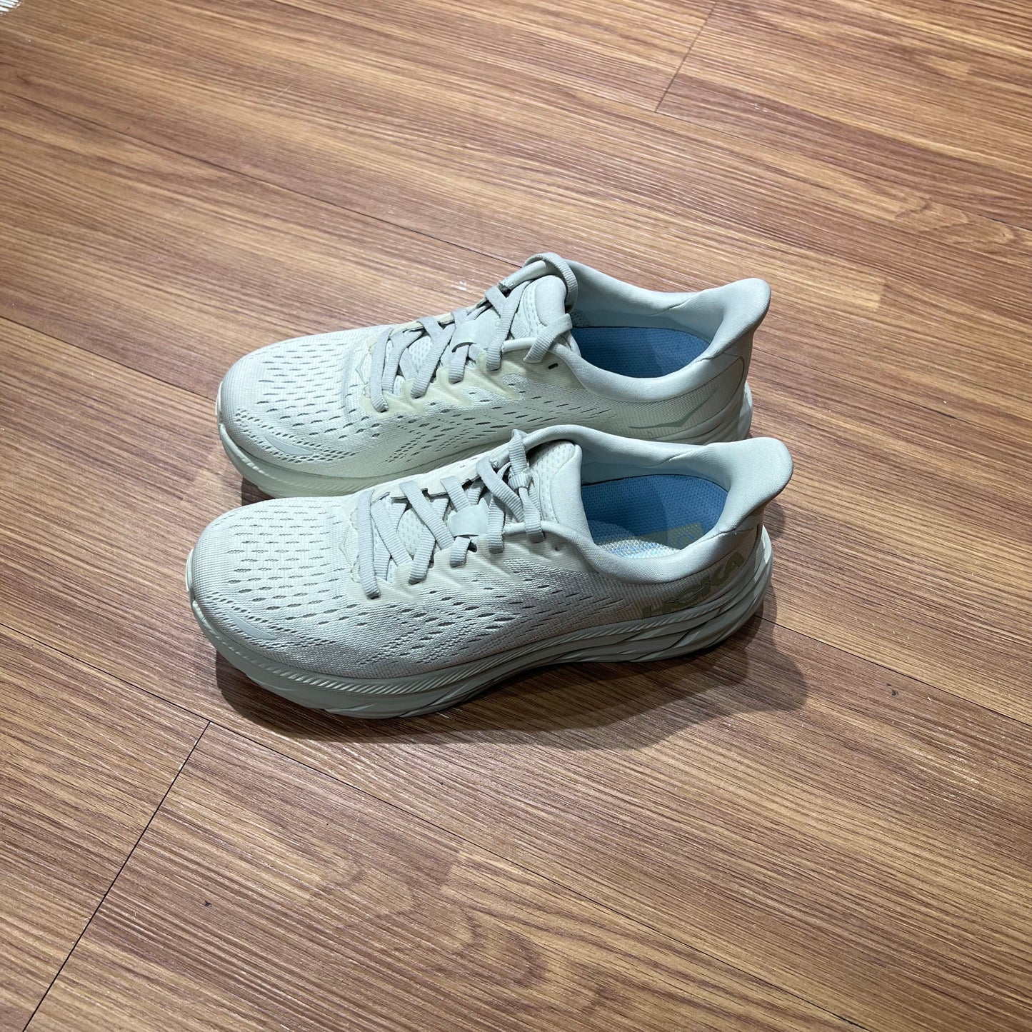 Hoka One One Clifton 8 WOMEN Smoke Green / Celadon Tint 1119394-SGCT 實拍