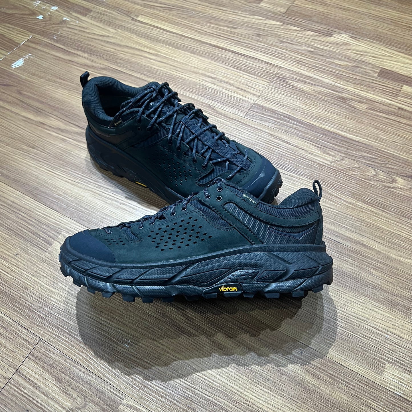 Hoka One One Tor Ultra Lo GTX Goretex Black 1130310-BBLC 實拍