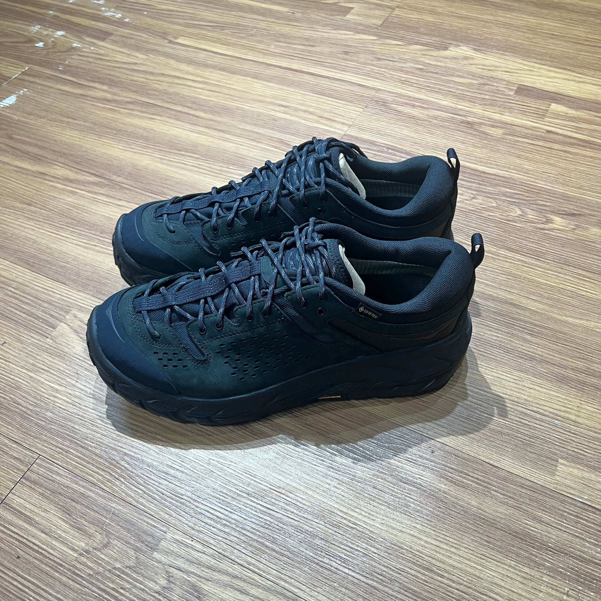 Hoka One One Tor Ultra Lo GTX Goretex Black 1130310-BBLC 實拍