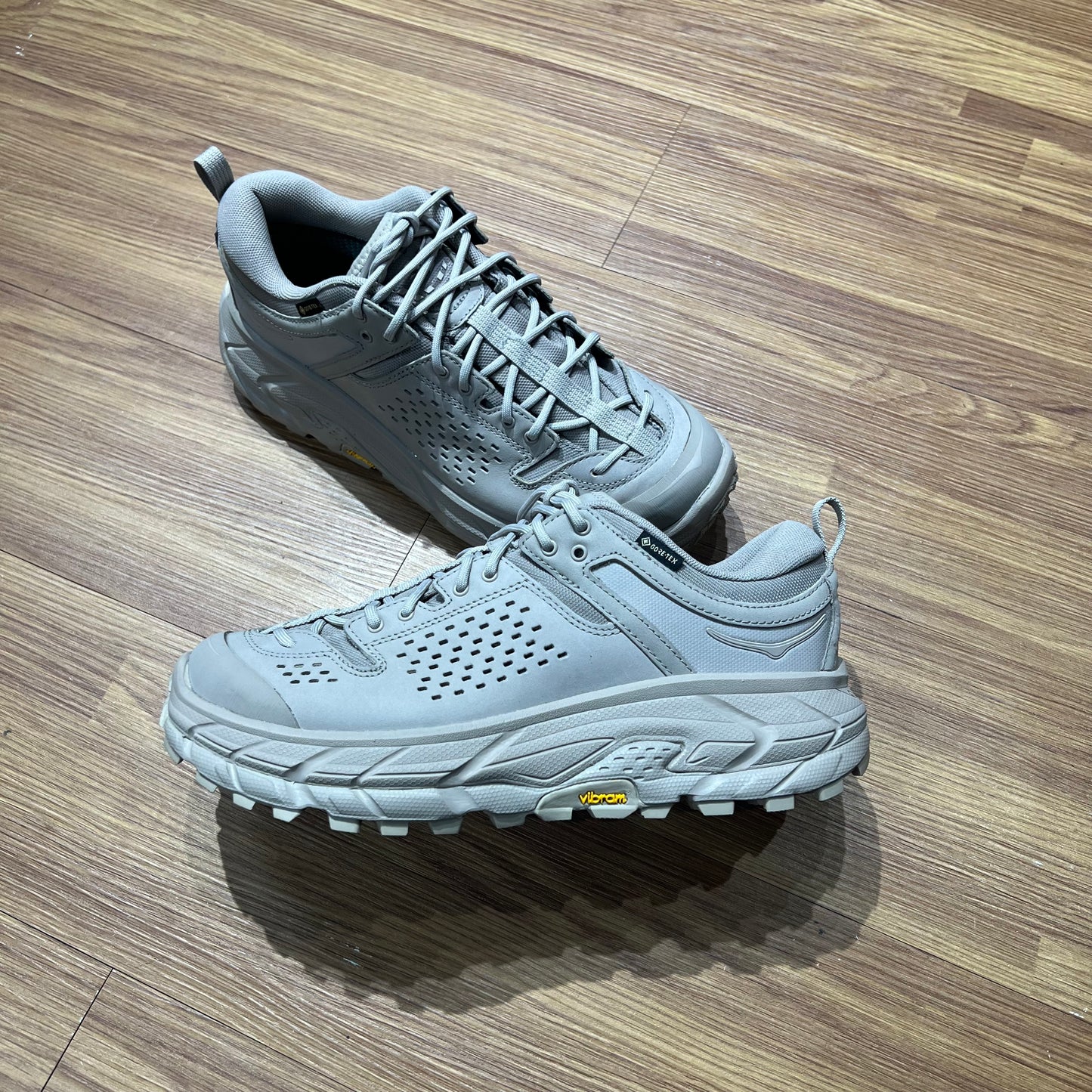 Hoka One One Tor Ultra Lo GTX Goretex Taupe 1130310-STPST 實拍