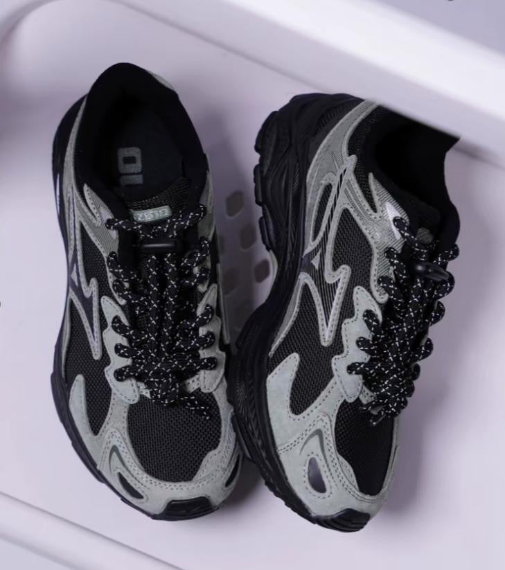 Mizuno Racer S Black/Green D1GH243502
