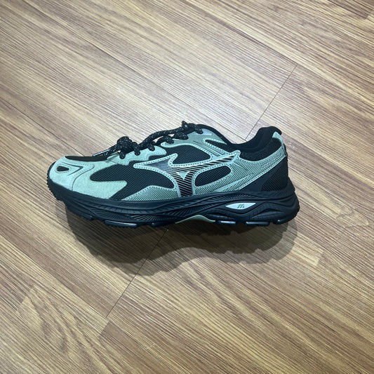 Mizuno Racer S Black/Green D1GH243502