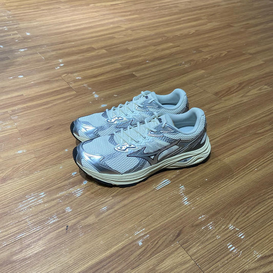 Mizuno Racer V2 2.0 White Silver D1GH250606 實拍