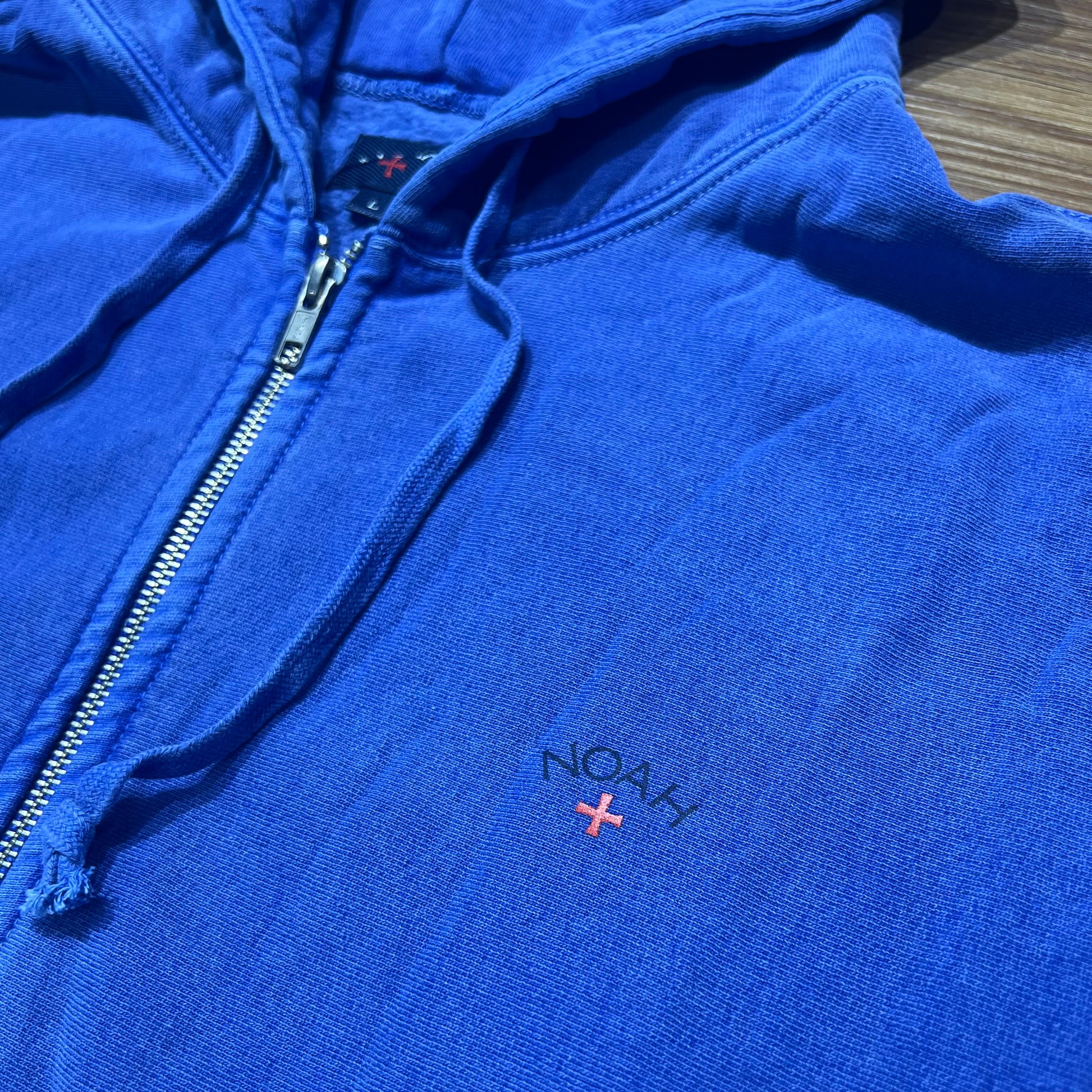 Noah NYC Core Logo Zip Up Blue SS3SS18BLU 正面logo細節實拍