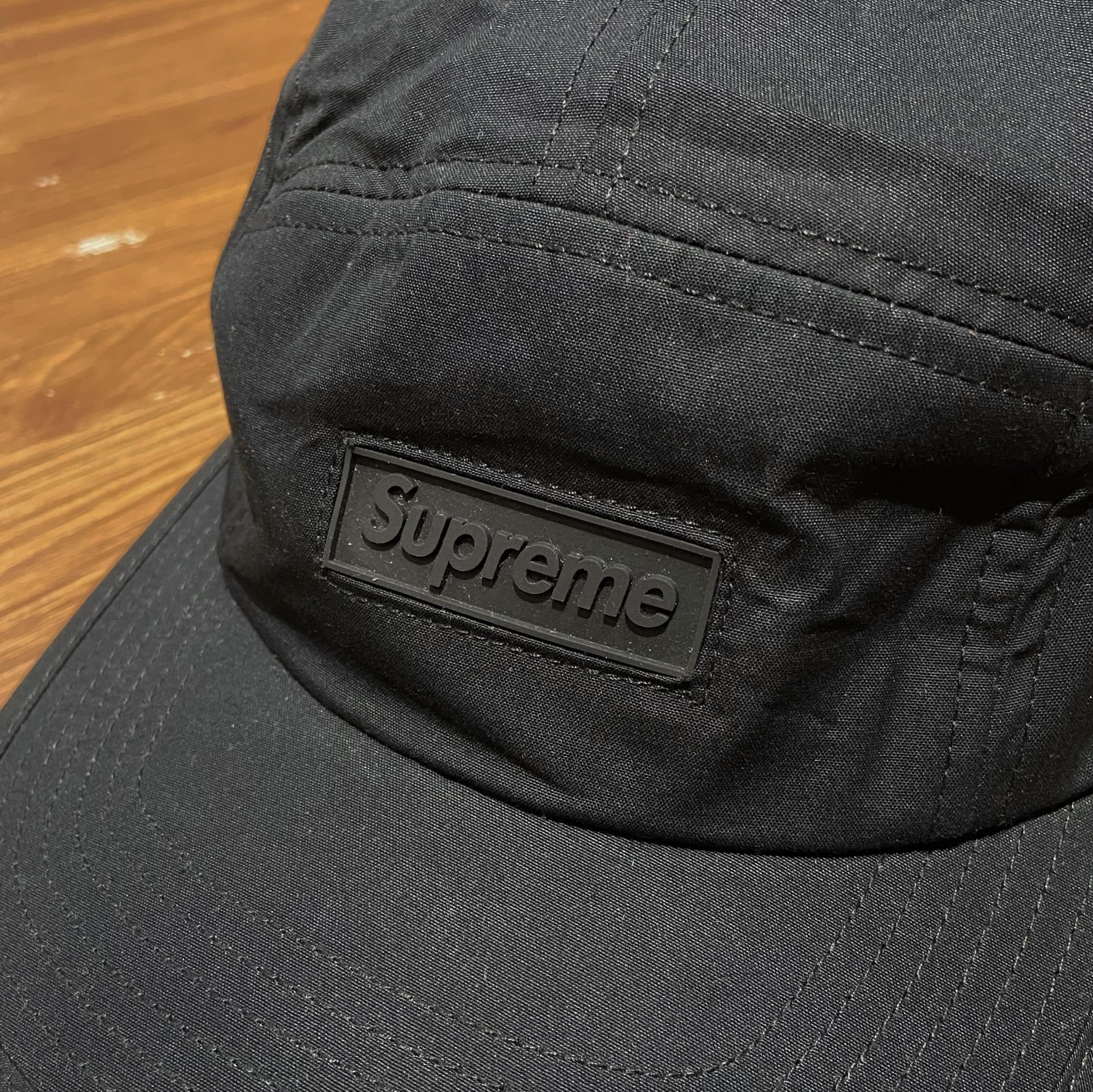 Supreme SS17 Rubber Logo Camp Cap Black 實拍