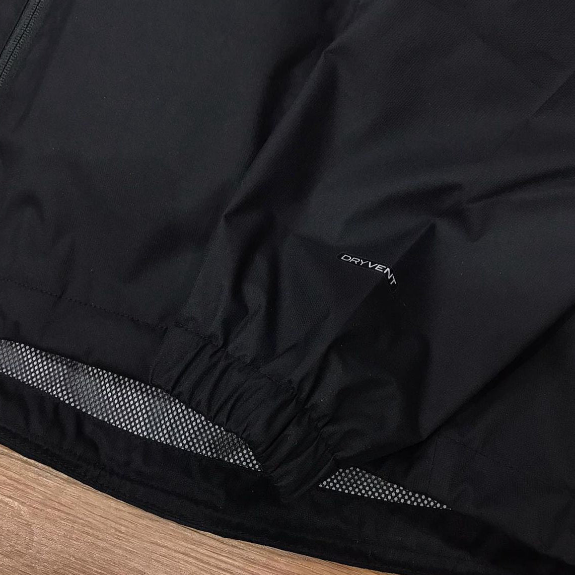 The North Face Quest 黑色防水外套實拍細節 DryVent 防風